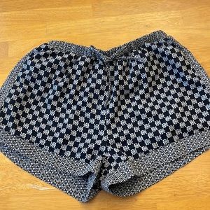 Excellent condition. Navy blue and white summer shorts. Size Small